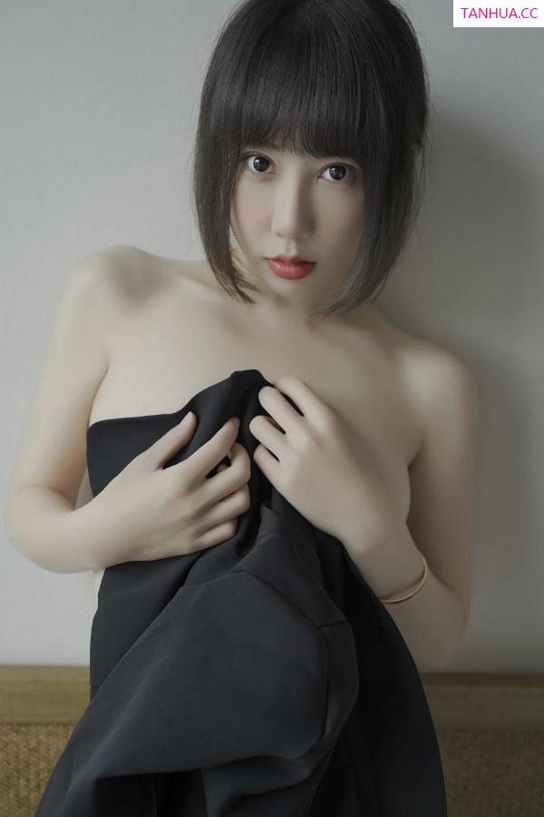   [XiuRen]高清写真图 2023.04.25 No.6629 夏馨瑶 新人黑丝第9张图片